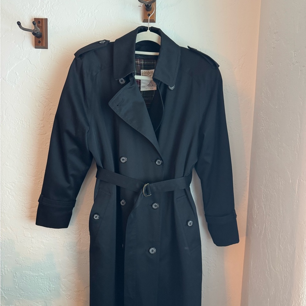 AllSeason Trench Coat vintage London Towne/London Fog. Like New!